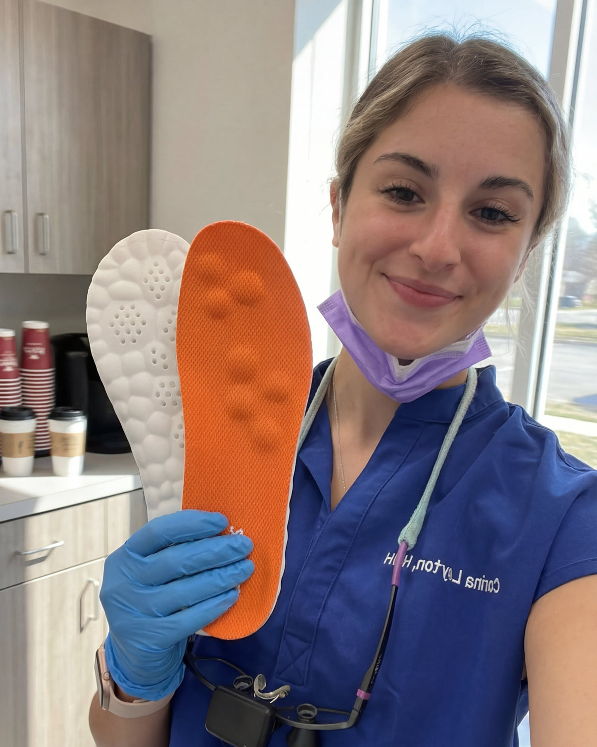 a Quebec nurse holding a pair of Stonks insoles